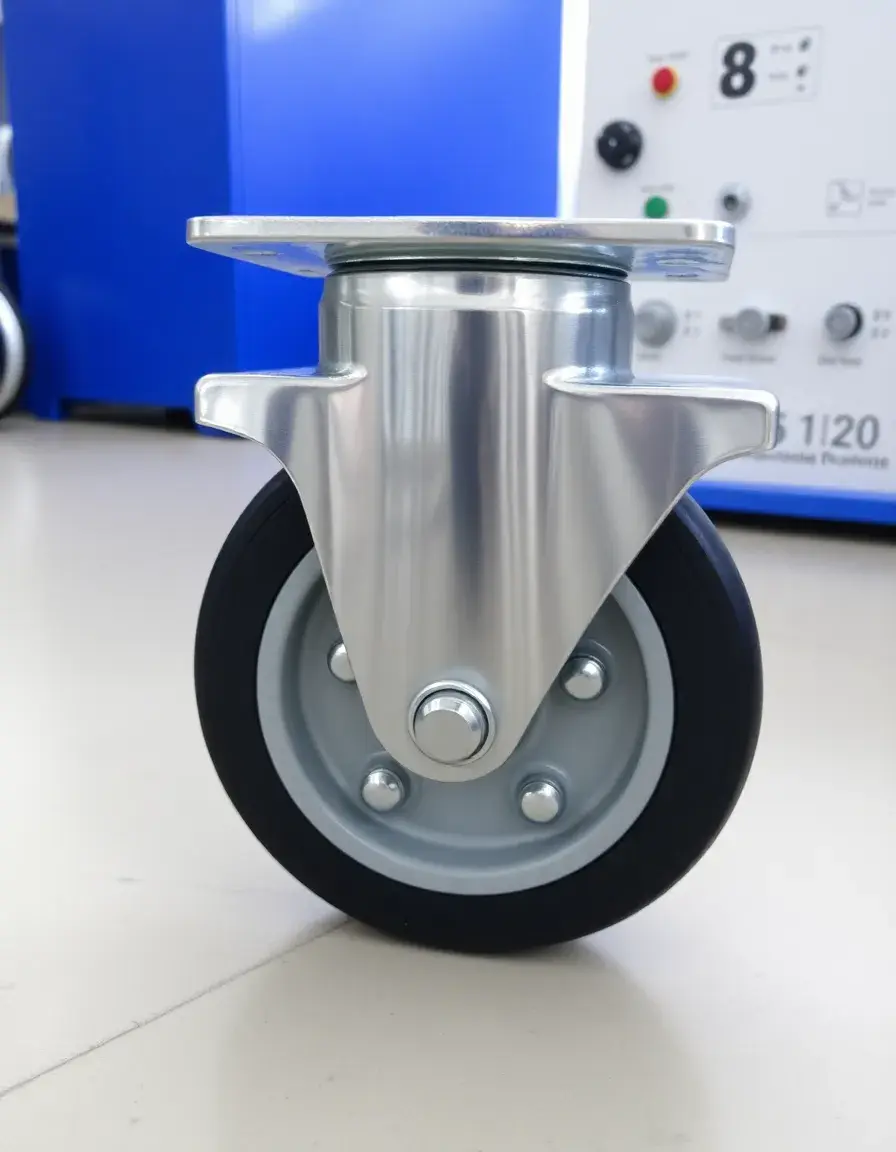 Ruote piroettanti con freno per mobile dispensa cucina