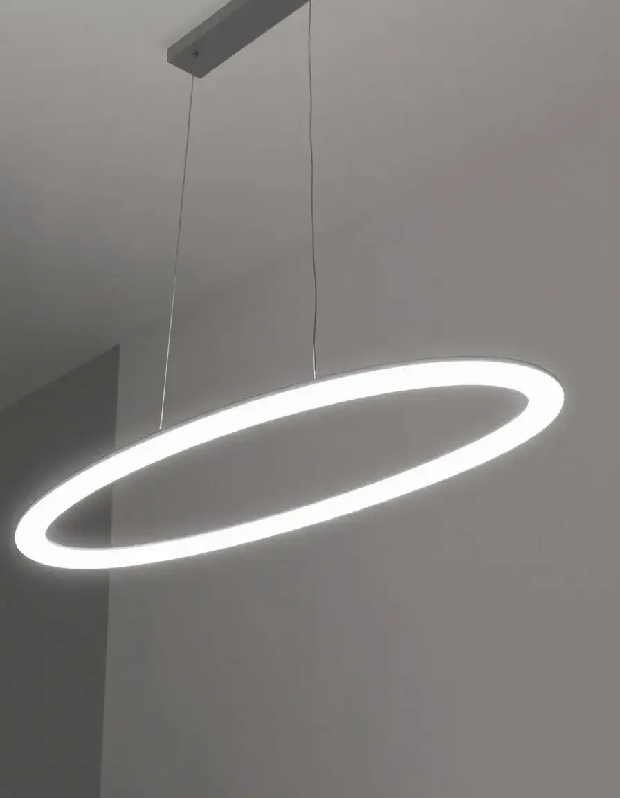 Lampadario LED lineare argento per tavoli lunghi