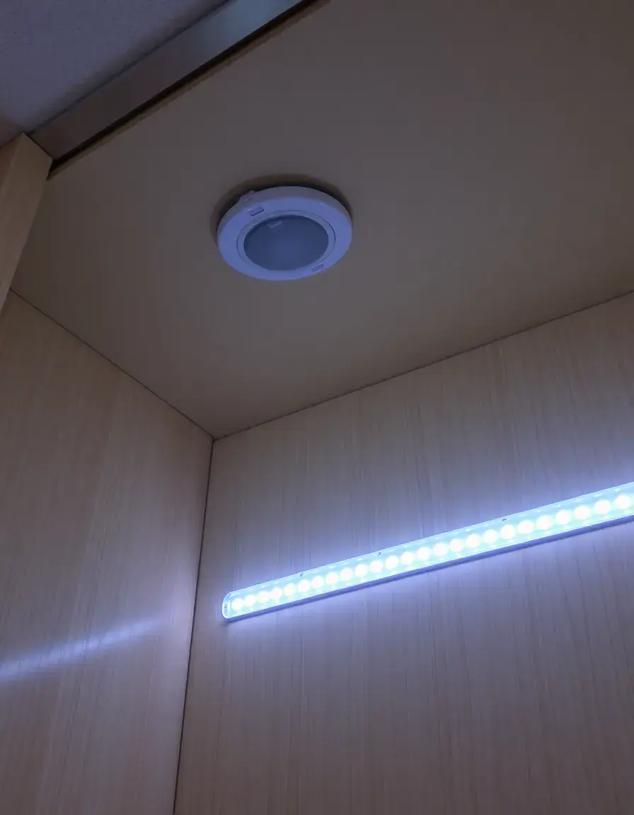 Luce LED con sensore di movimento per interno mobili