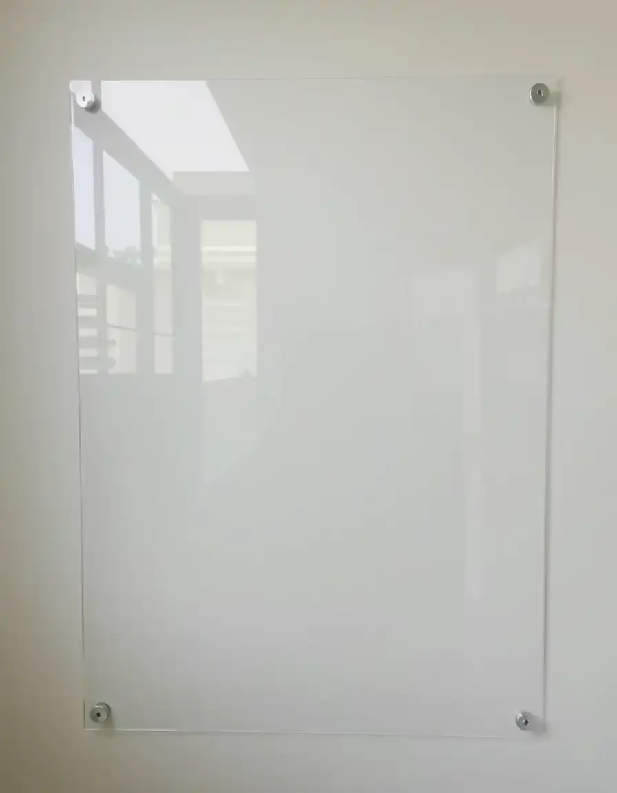 Protezione parete trasparente in acrilico per schizzi cucina