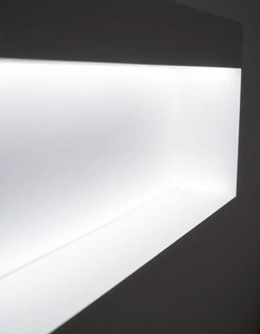 Striscia LED per illuminazione angoli cucina e scaffali